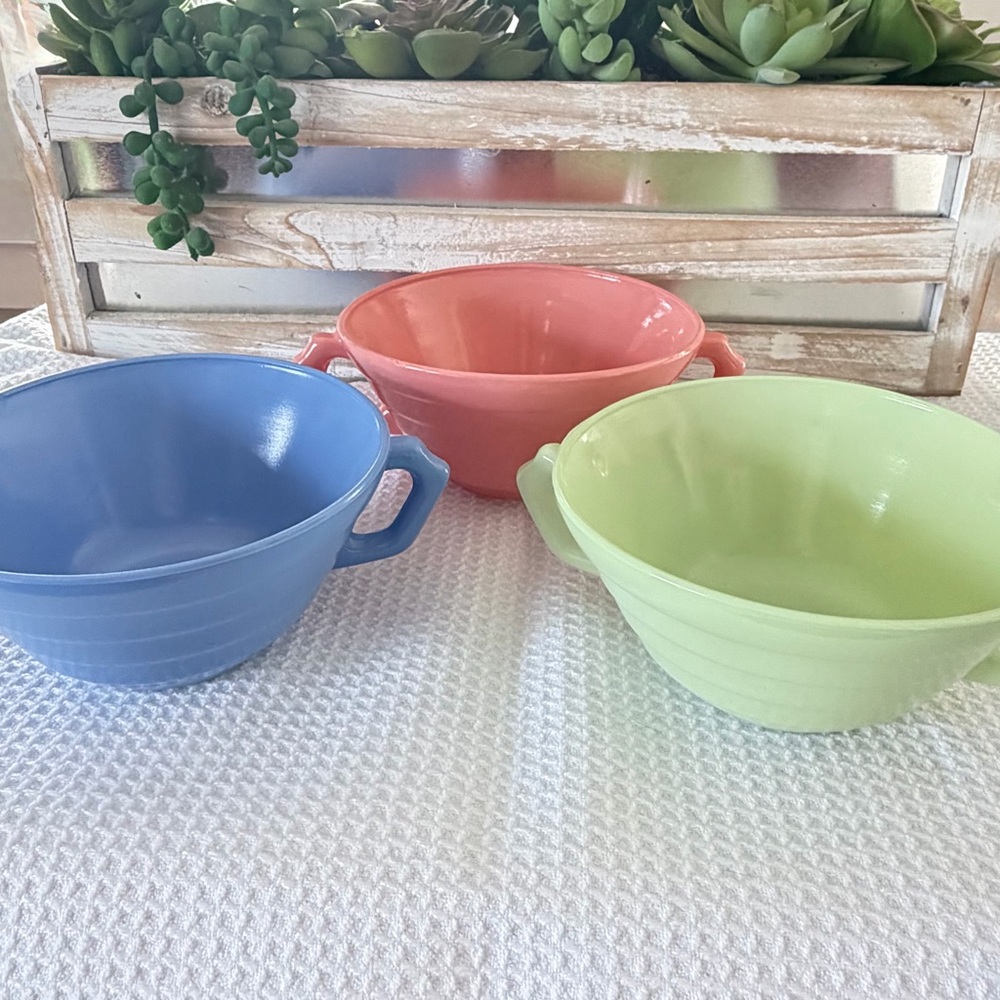 Vintage Hazel Atlas Moderntone Platonite Soup Bowl Set